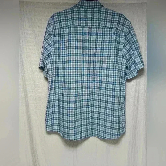 Llbean Slightly Fitted 💯 cotton short sleeve button  down shirt. Men's L - Picture 2 of 5